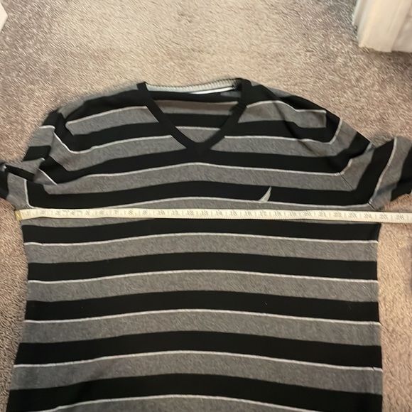 Nautica mens grey & black striped  v-neck sweater size large - Picture 8 of 9